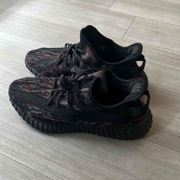 Kanye(2) Shirt Yeezy 350 MX Rock (Black)